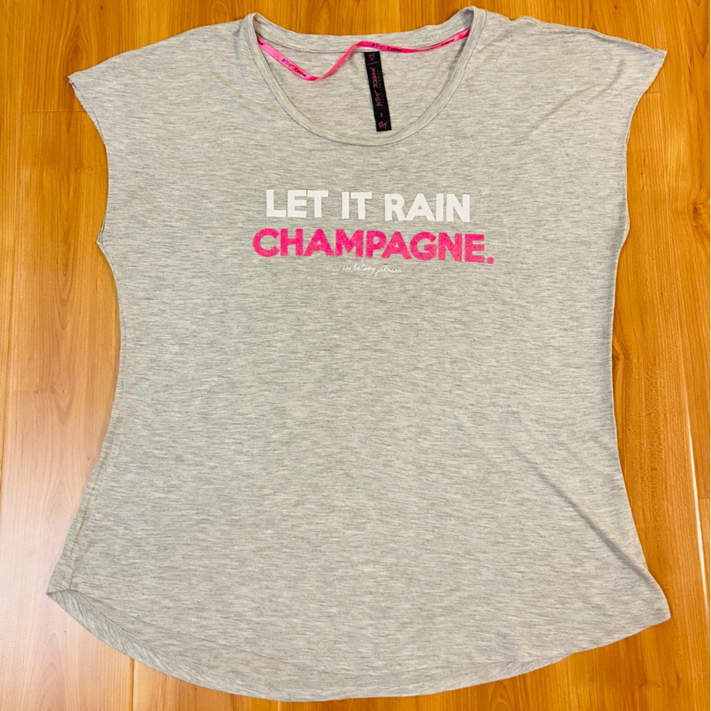 Betsy Johnson Performance Gray T-Shirt Let It Rain Champagne size S
